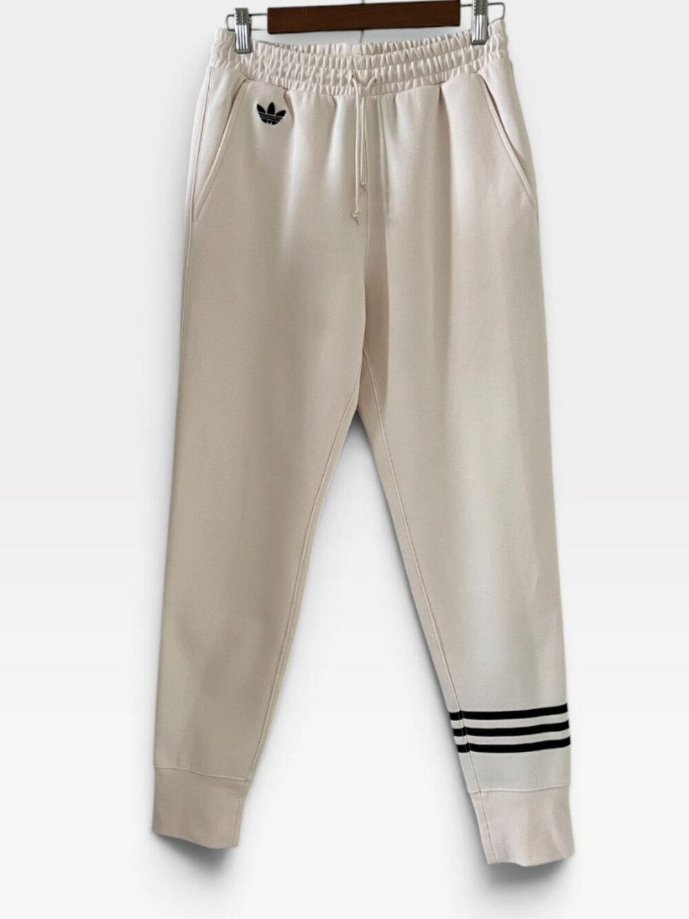 adidas Adicolor Neuclassics Sweatpants In Cream With Black Stripe Size S